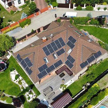 9,66 kWp FVE na střeše domu v Babicích